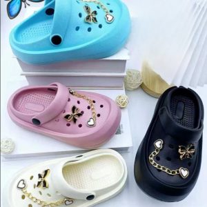 kiddies-crocs-with-charms-2