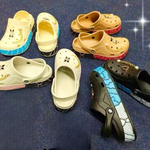 ladies-crocs-3